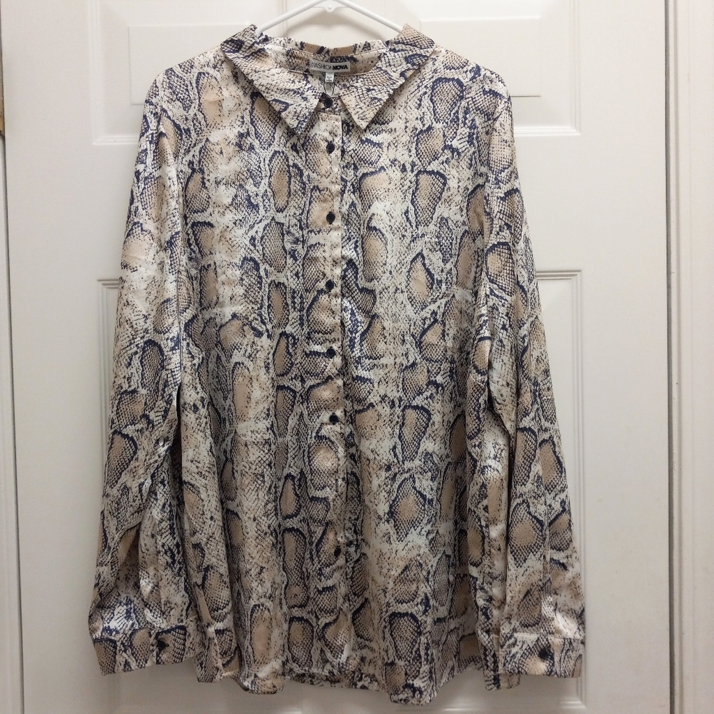 Fashion Nova Snakeskin Print Button Front Top 3X Taupe Satin Mobwife Long Sleeve